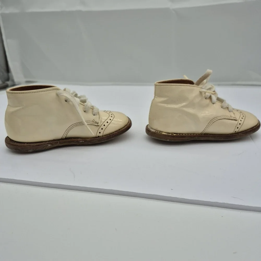Vintage Buster Brown Baby Infant Shoes Lace Up Antiqued Cream Unisex SIZE 4 1/2